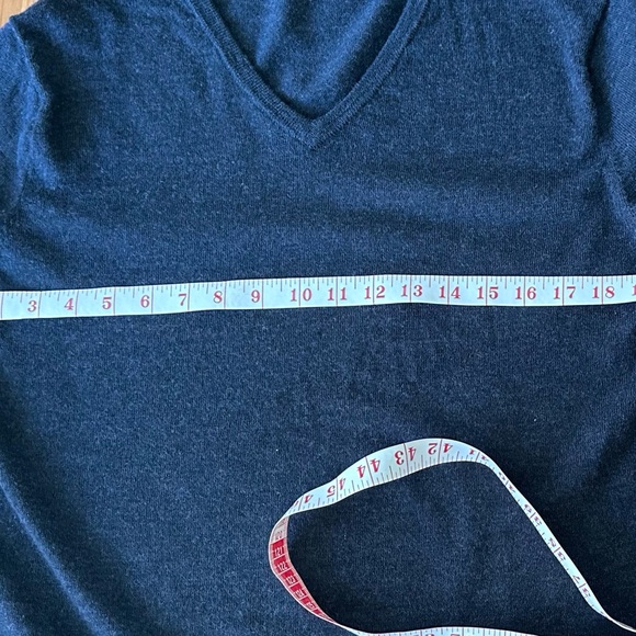 J Crew Men's Slim 100% Merino Wool Charcoal Gray V Neck Sweater:  Large - Picture 6 of 8